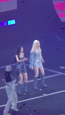 พี่หลิงสนุกเกิน จนน้องออมกลัวพี่แกจะตกแล้วค่ะ5555 #LingOrm1st_ImpactFANCON #lingorm #หลิงออม #ormkornnaphat #linglingkwong 