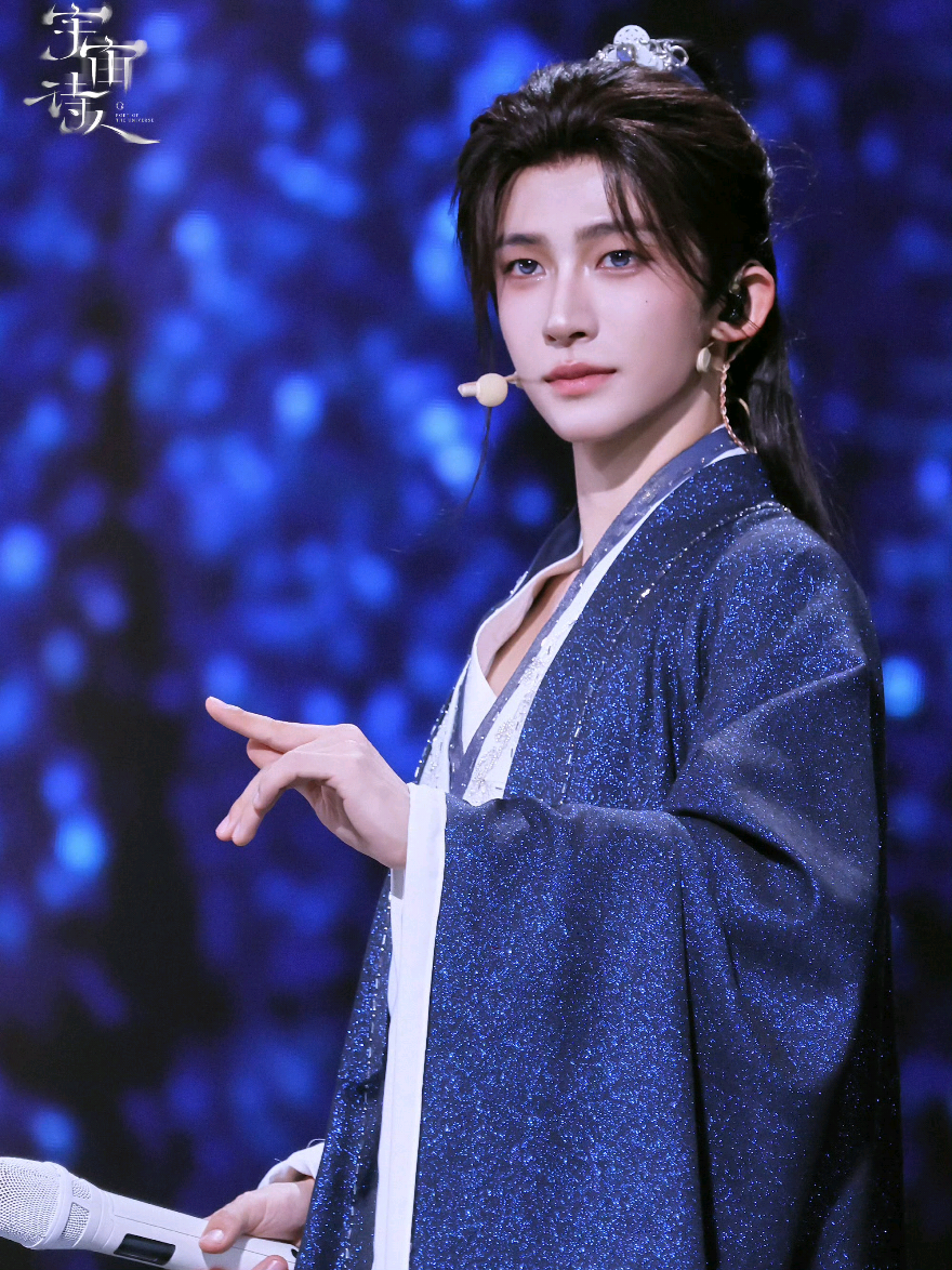 Thiết kế riêng cho Lưu Vũ bởi nhà Tam Kỷ (叁己原创定制工作室) #lưuvũ #liuyu #刘宇 #concert #thượnghải_shanghai_上海 