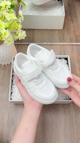 Giày thể thao cho bé #tiemacha #giaythethaochobe 