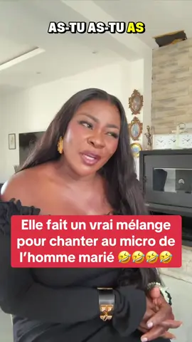 Elle fait un vrai mélange pour chanter au micro de l’homme marié 🤣🤣🤣🤣 #coachhamondchic❤️❤️❤️ #hamondchiccoachcaviar #hamondchiccaviar #caviar 