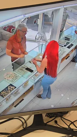 llamenos a los teléfonos 786 968 6557, 786 968 6553, 786 600 5156 York Jewerly 