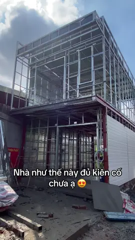 Hoàn thiện xong phần khung và đổ sàn căn nhà 1 trệt một lầu tại Bình Dương. #nhalapghep #nhapanel #nhadidong #nhavuondep #nhaxinh 