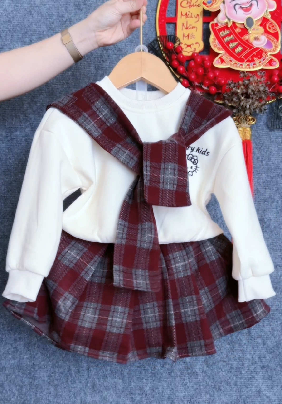 Set áo nỉ phối chân váy dạ #tiembathuong #setvaybegai #xuhuongtiktok #tiktokshop #vaybegai 