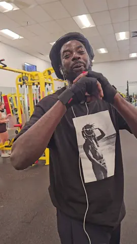 go follow @blingdawgfitness on tic toc and IG I'll never give up! 🔥🔥💯💪🏿 #BDFITNESS/ @blingdawgfitness  Bdfitness100@gmail.com  #onlinetraining #fitlifestyle #1on1training #rickeyrudie blingdawg 