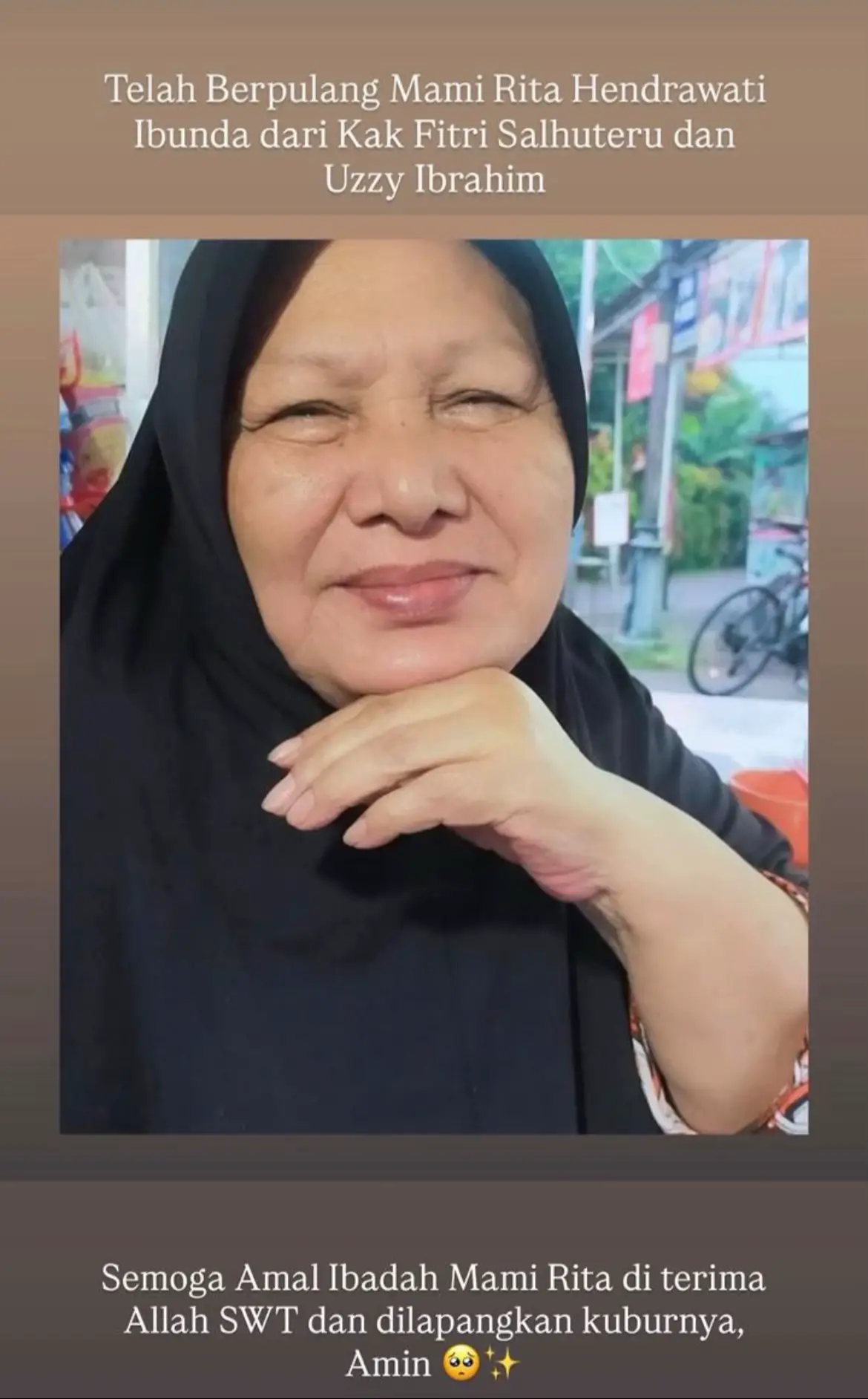 Innalillahi wainna ilaihi rojiun,telah berpulang ke rahmatullah ibunda dari fitri salhuteru dan uzzy ibrahim Semoga amal ibadahnya beliau di terima Allah swt Aamiin #lambejulit #fitrisalhuteru #ibunda #fyp #viral