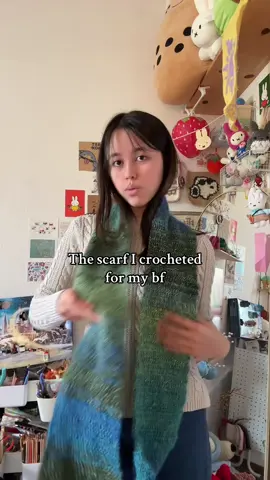 he liked it 😌🤚 #crochetersoftiktok #crochetscarf #crochetgift #wintercrochet #crochettok 
