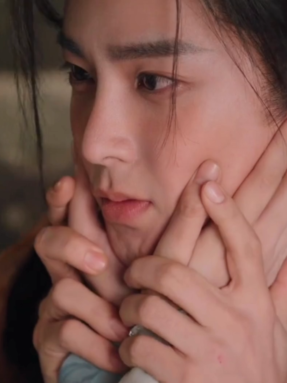 Ji Bozai confesses his feelings to Ming Yi. #loveintheclouds #chinesedrama #cdrama #luyuxiao #houminghao 