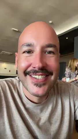 How do you navigate the non-tipping policy in Europe?  Do you leave a euro or two? Do you leave nothing?   #tips #restaurant #europe #food #spain 