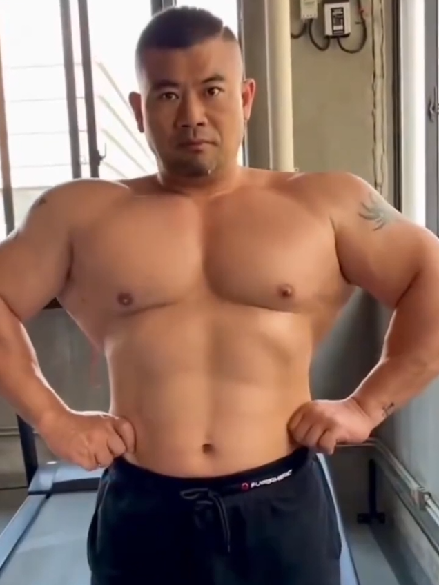 Very perfect body dad🔥💪🥵🥰😍🤩 #fyp #daddy #bigmuscle #flexing #idaman 