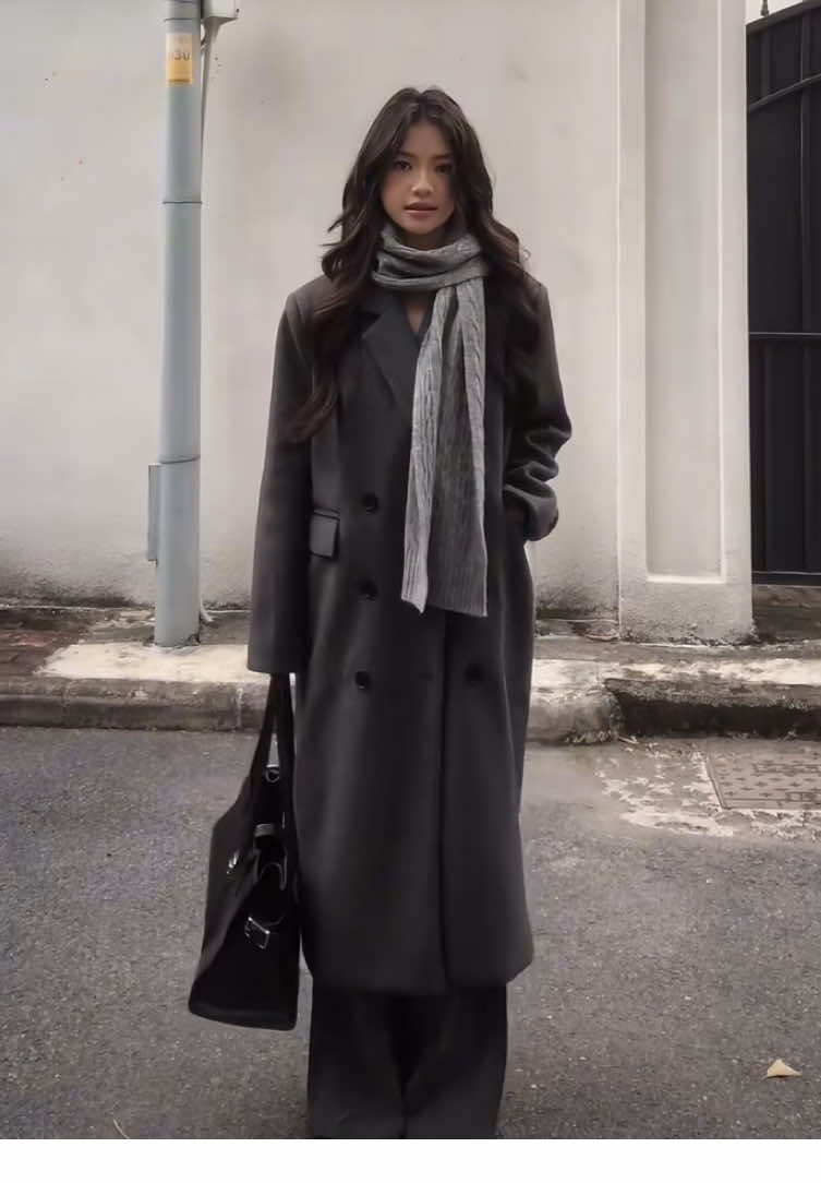 m5 nhưng cũng bon chen mặc măng tô=)) #fyp #OOTD #clothes #fashion 