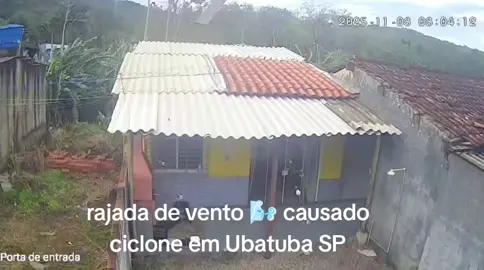rajada vento em Ubatuba acusada pelo ciclone sobre o mar 