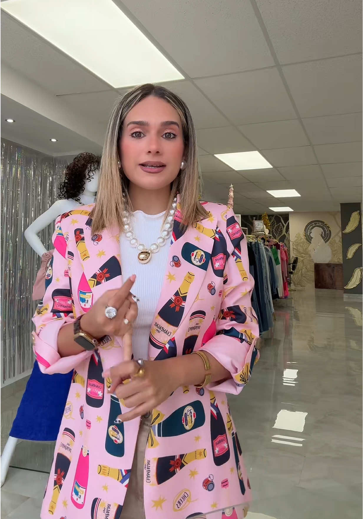 Actividad de 🎨🖼️ en la tienda a la 1:00pm en nuestra tienda nosotros estamos ubicados en la Avenida San Patricio en San Juan!!!