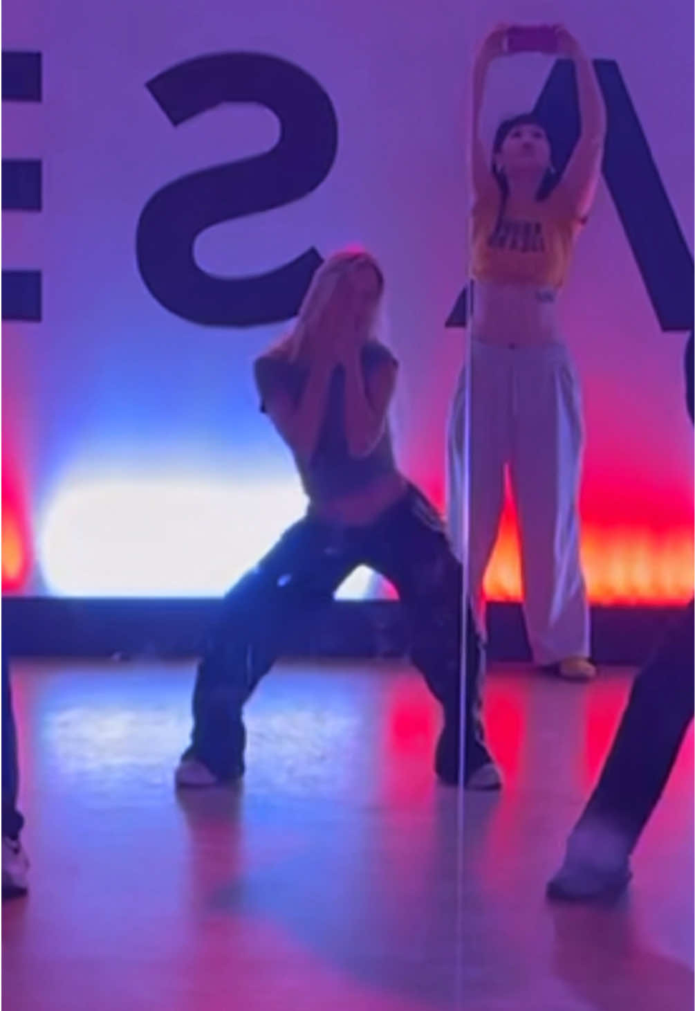 just because I am the biggest @Avril Lavigne fan 🎸 the most FUN in class with this one this week 💓DC me! 