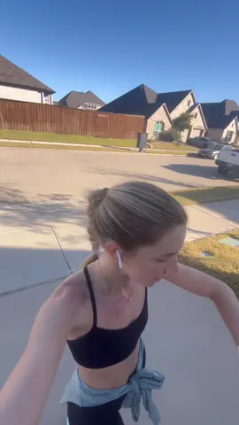 COME ON A RUN WITH ME! #runwithme #motivation #texasrunning #dallasmarathon #training #Running #Vlog #fyp 
