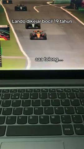 lando dikejar dik kimi😭 mana dibelakang ada abangnya #mercedesf1 #landonorris #kimiantonelli #georgerussell #f1memes 