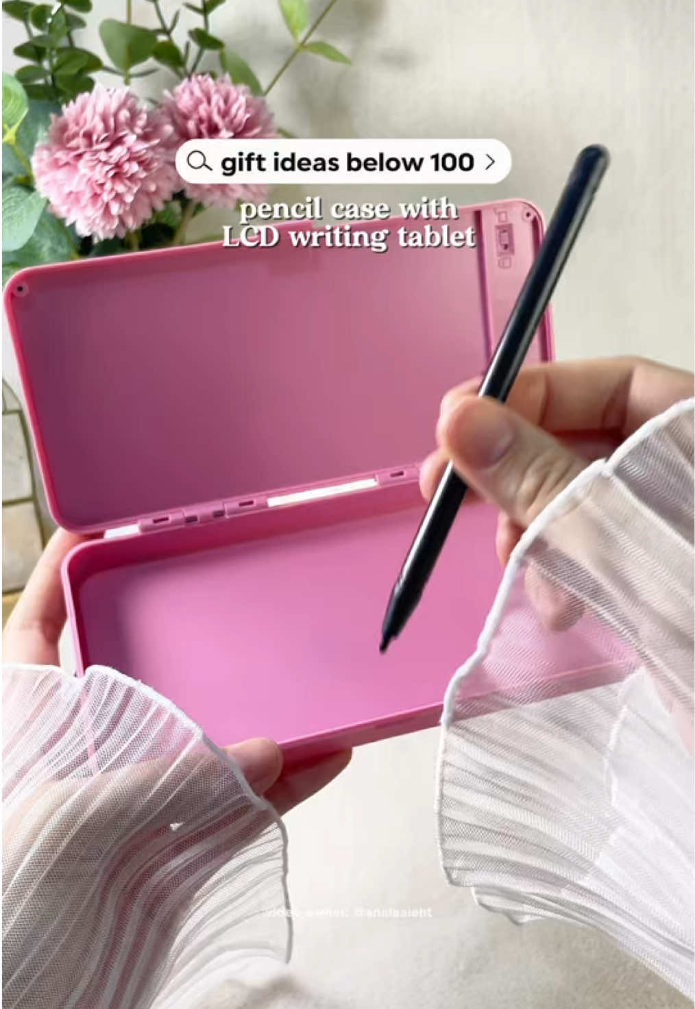 Pencil case with LCD drawing tablet for only 99 ✍🏼📲 nice gift for kids and for students! Filed under: gift ideas below 100 🎁 #pencilcase #lcddrawingtablet #drawingtablet #giftideas #giftforkids 