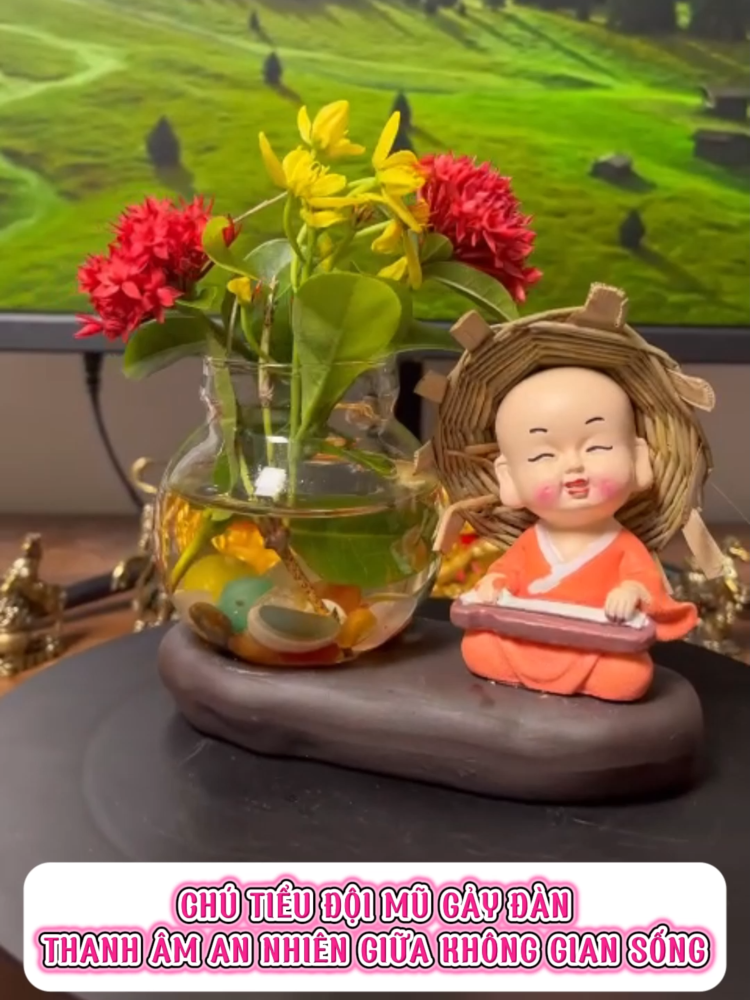 CHÚ TIỂU ĐỘI MŨ GẢY ĐÀN – THANH ÂM AN NHIÊN GIỮA KHÔNG GIAN SỐNG #chutieukembinhthuysinh #trangtri #binhthuycanhchutieu #xuhuong #decorbanlamviec