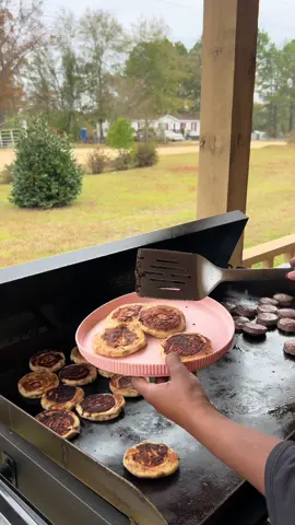 Happy Saturday! What’s the plans for today?  #fy #MomsofTikTok #momtok #momlife #morningbreakfast 