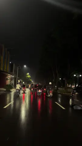 surabaya after rain, apotek tutup💔🥀 #fypシ゚ #galaubrutal #xyzbca #sadvibes🥀 #4u 