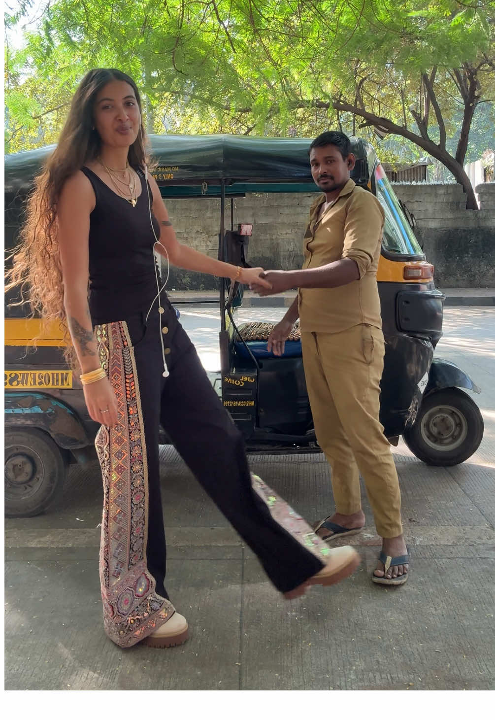 W rickshaw bhaiya & Pants ID is me 🩵🪽 #diya #fashion best city in the world still