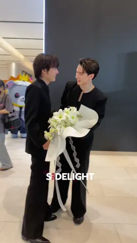 จังหวะหอบดอกไม้มาเซอร์ไพรส์น้อง 🥹✨ ; มีคนเขินน้าาาาา ( — #kengnamping #kengharit #ฟีด #เก่งน้ําปิง #nampingster )