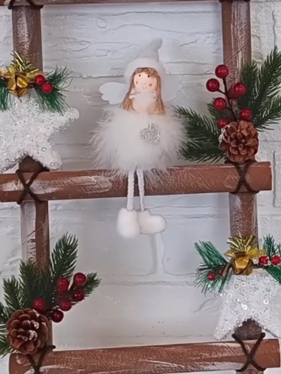 🎄✨ Transforma materiales reciclados en magia navideña. Esta decoración en forma de escalera con un dulce angelito demuestra que la belleza de la Navidad está en los pequeños detalles hechos con amor. 💚 Crea, sueña y llena tu hogar de espíritu navideño con ideas únicas, sostenibles y llenas de encanto. 📘 Descubre más en nuestra guía Navidad Creativa y empieza hoy mismo a decorar con estilo y propósito 🎁 🎅 ¿Tú también amas las decoraciones hechas a mano? Cuéntame en los comentarios. #DecoracionNavideña #NavidadCreativa #ManualidadesNavideñas #DIYNavidad #DecoracionConReciclaje 