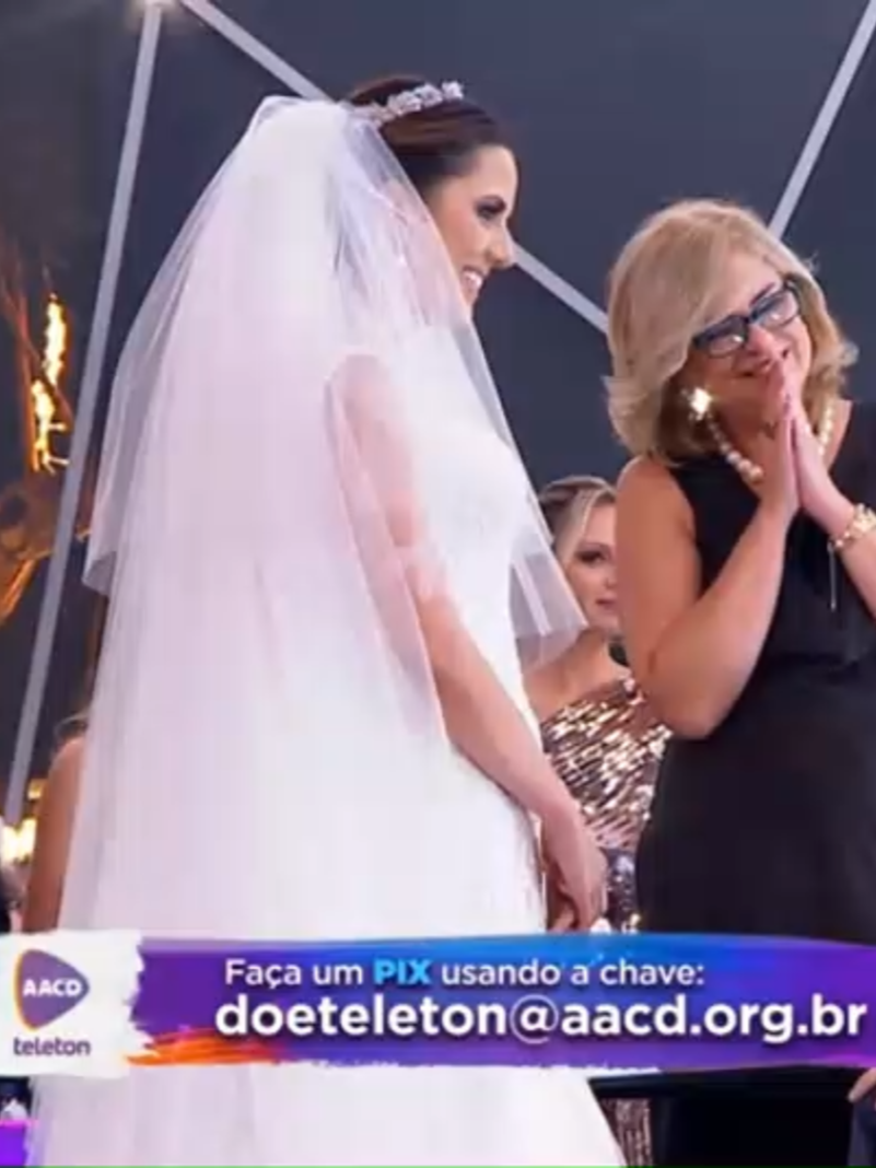 🔑 doeteleton@aacd.org.br 📱 (11) 94311-0144 #sbt #teleton **Casamento na AACD em 2025, mas o Teleton celebrou os 75 anos da instituição com grande destaque.** #WEDDING #CASAMENTOAACD A AACD (Associação de Assistência à Criança Deficiente) não realizou nenhum evento de casamento em 2025 segundo as informações disponíveis. No entanto, o ano foi marcado pela *28ª edição do Teleton*, que celebrou os *75 anos da AACD* com uma programação especial transmitida pelo SBT nos dias *7 e 8 de novembro*. Teleton 2025 na AACD - **Comemoração dos 75 anos da AACD**, fundada na década de 1950 durante o surto de poliomielite. - **Meta de arrecadação**: R$ 35 milhões para manter o Hospital Ortopédico, 7 centros de reabilitação e 5 oficinas ortopédicas. - **Inauguração do Auditório Silvio Santos** na sede da AACD em São Paulo. - **Participação de mais de 80  #Teleton2025 - **Instagram, Twitter/X, TikTok e Facebook**: Use a hashtag para compartilhar mensagens de apoio, vídeos, fotos e doações. Teleton 2025: saiba como doar e acompanhar a maratona solidária ao vivo - **Durante a transmissão ao vivo**: A hashtag aparece na tela e é usada para destacar publicações dos telespectadores. - **Interação com artistas**: Muitos dos convidados e apresentadores também usam a hashtag para engajar com o público e divulgar bastidores. 🔑 doeteleton@aacd.org.br 📱 (11) 94311-0144 #sbt #teleton =  Vocal disso, o SBT incentiva o uso da hashtag para criar uma corrente de solidariedade e ampliar a visibilidade da campanha em prol da AACD. Se quiser, posso te mostrar os posts mais populares com essa hashtag ou ajudar a criar uma mensagem de apoio para você publicar. **O grupo Brothers Vocal participou pela sétima vez do Teleton em 2024, apresentando a música “Bondade de Deus” na madrugada de sábado, com transmissão pelo SBT.** O conjunto prudentino Brothers Vocal tem se destacado por sua presença constante no Teleton, a maratona solidária da AACD (Associação de Assistência à Criança Deficiente). Em sua sétima participação consecutiva, o grupo subiu ao palco na madrugada de 8 de novembro de 2024, por volta das 1h30, para interpretar a versão em português da canção “Goodness of God”, intitulada “Bondade de Deus”, popularizada por Isaías Saad. ### 🎤 Detalhes da apresentação: - **Música apresentada:** “Bondade de Deus” (versão de “Goodness of God” da Bethel Music) - **Horário:** Madrugada de sábado- **Transmissão:** SBT - **Evento:** Teleton 2025 com meta de arrecadação de R$ 35 milhões - **Homenagem especial:** Silvio Santos, fundador do Teleton no Brasil A participação do Brothers Vocal é marcada por uma forte mensagem de fé, solidariedade e esperança. O grupo, formado por irmãos da cidade de Presidente Prudente, tem levado sua arte para o palco nacional com grande emoção e talento, representando sua região com orgulho. Se quiser assistir à apresentação, ela está disponível no [YouTube](https://www.youtube.com/watch?v=dzXu5teKmzM). Posso reunir outras apresentações marcantes do grupo no Teleton ao longo dos anos. Basta me dizer se quer ver mais! Aqui está um resumo completo dos artistas e apresentadores que marcaram presença na abertura da maratona beneficente: ### 🎤 Shows e apresentações - **Thiaguinho** foi o responsável pelo *primeiro show da noite*, trazendo música e energia para abrir o evento. - **Ivete Sangalo** também foi anunciada para um show especial durante o Teleton. ### 🎙️ Apresentadores e convidados - **Eliana** e **Celso Portiolli** abriram oficialmente a 28ª edição do Teleton. - **Tiago Leifert** e **Serginho Groisman** subiram ao palco logo em seguida, representando diferentes emissoras. - **Virginia Fonseca**, embaixadora da AACD ### 🧠 Como foi feita a recriação por IA - Utilizando **tecnologia avançada de inteligência artificial**, o canal exibiu um vídeo de cerca de dois minutos com **Silvio Santos e Hebe Camargo interagindo como nos tempos antigos**. - A recriação incluiu **vozes, expressões 2025-11-08 02-33-32 [3]