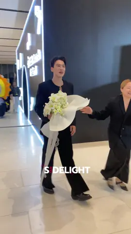 Keng đã chuẩn bị sẵn hoa để chúc mừng em Namping nhận được giải #tiktokawardsTH2025 #kengnamping #kengharit #nampingster 