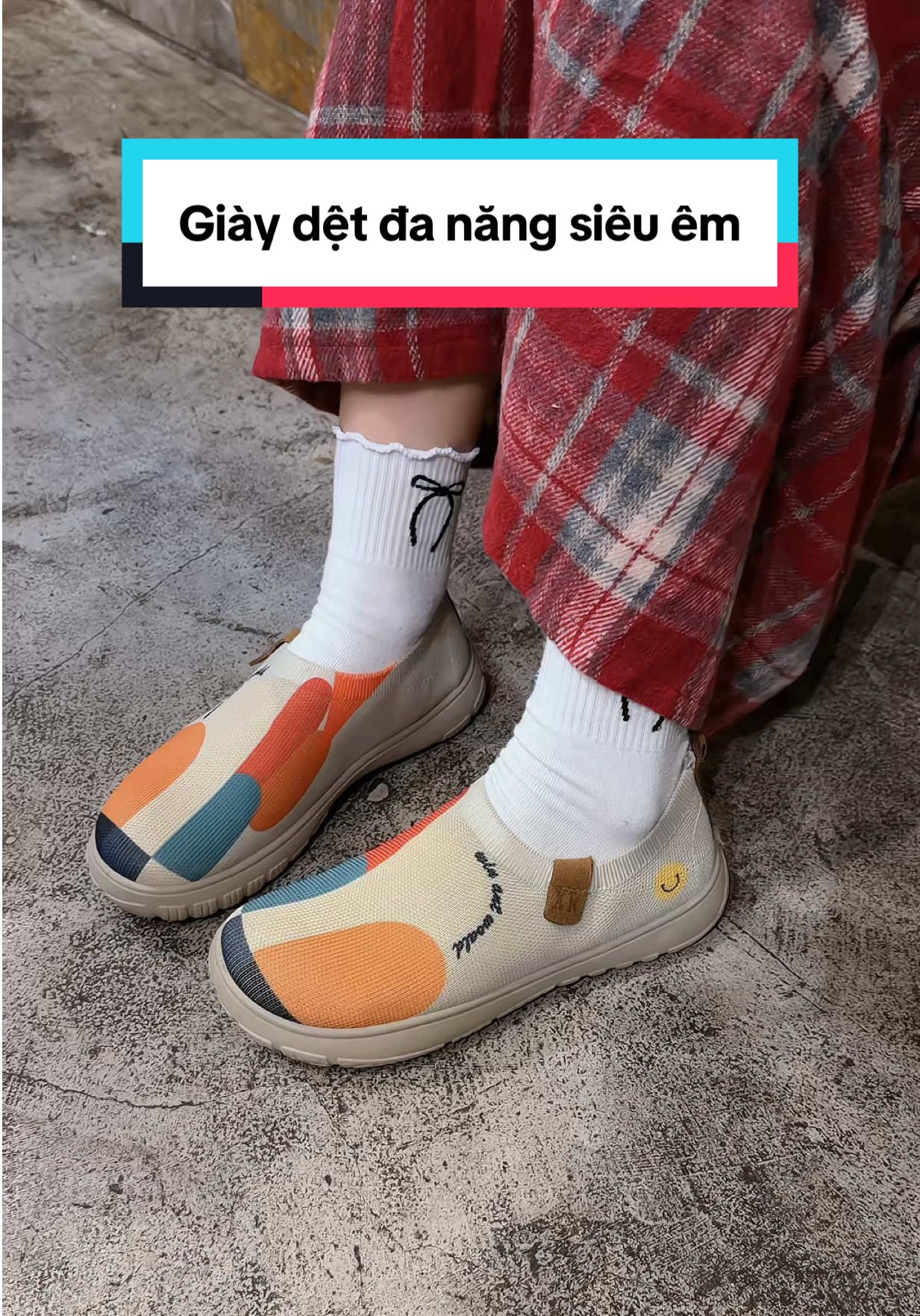 Giày mẹ em đi còn khen luôn vì nó quá mềm và êm #giaythethao #giaynu #giaydep #giaytaptheduc #giaydetkim 