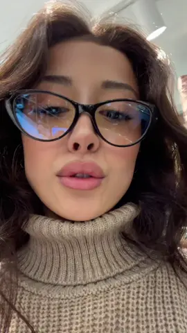 giydim gidiyor  @GiydimGidiyor Nisantasi bu ne rezillik bu ne terbiyesizlik olmasu gereken esnaf profili; tabi efendim buyrun bi cay su icin hemen isinizi halledelim magdur olmayin... diye giden senaryo olmaliydi ben girer girmez cocuk kafasini cevirip dondu falan korkunctu parami da eksik verdiniz korkunc bir isletme arkadaslar gotograflara aldanip alisveris yapmayin ayrica whatsapp iletisim numaralari surekli degisiyor elimde 3 farkli numara var 3 gunde 3 kez degistirdiler!!!!