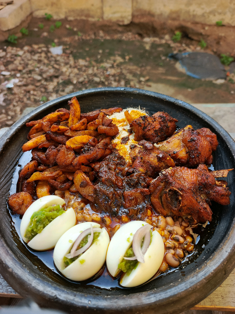 This is how broke people eat GOB3 in Ghana 🇬🇭 or ???#ghanatiktok🇬🇭 #Foodtiktok 