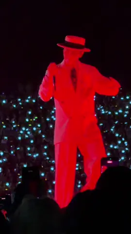 đứng gần cỡ đó huhu suộc huyền thoại vl duy nhất trên đờiii #gdragon #hitthatplayground #Übermensch 