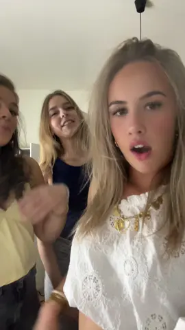 lieefjes 🤍 #foryou #foryoupagе #fyp #outfit #BestFriends @𝐅.𝐖 @❥𝐋 