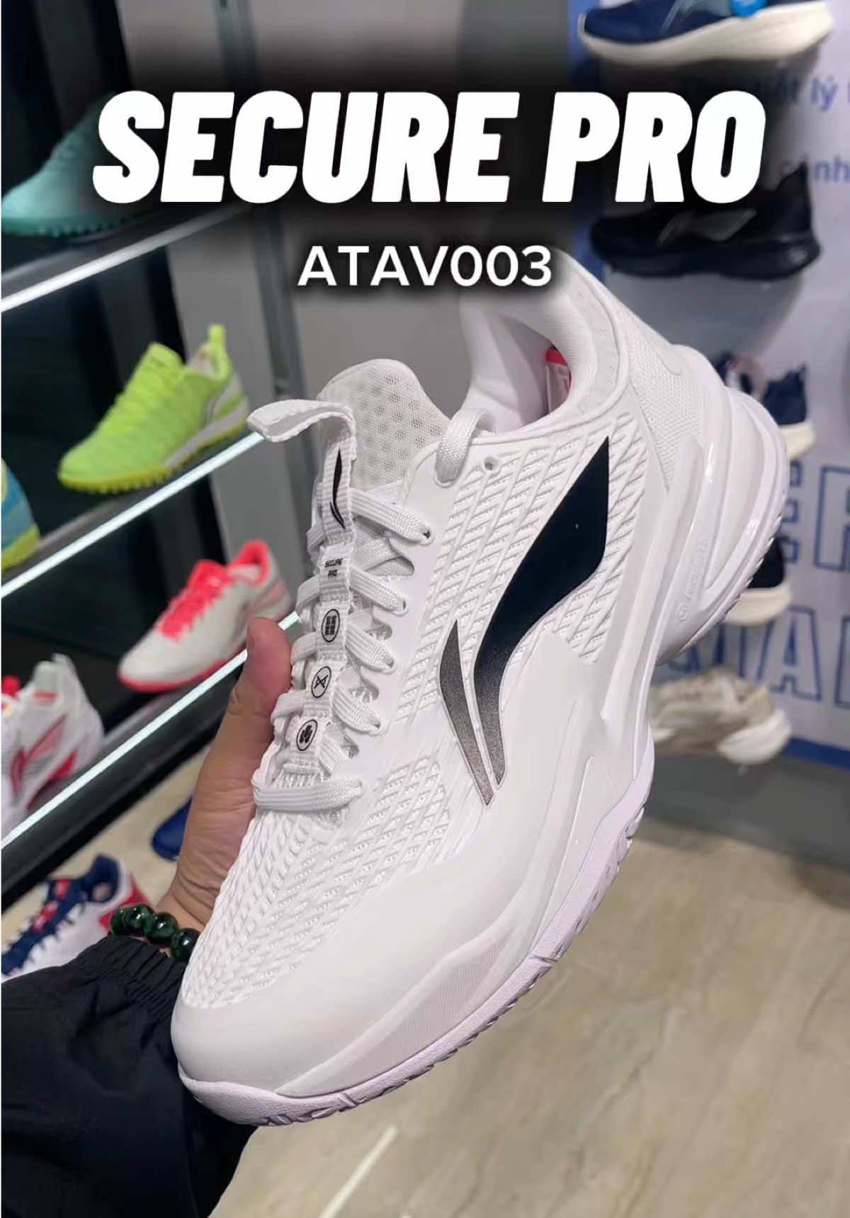 “Đôi này đúng kiểu chơi là cháy sân 🔥 Li-Ning SECURE PRO ATAV003-2V – thiết kế dành cho pickleball với độ bám cực cao, đi nhẹ – bật nảy – đổi hướng mượt. Form ôm chắc chân, công nghệ BOOM giúp bật lực rõ rệt. Ai đang tìm đôi giày thi đấu ổn định + tốc độ thì nên thử ngay 👟⚡️ xuất #LiNing #SecurePro #ATAV0032V #Pickleball #GiayTheThao   