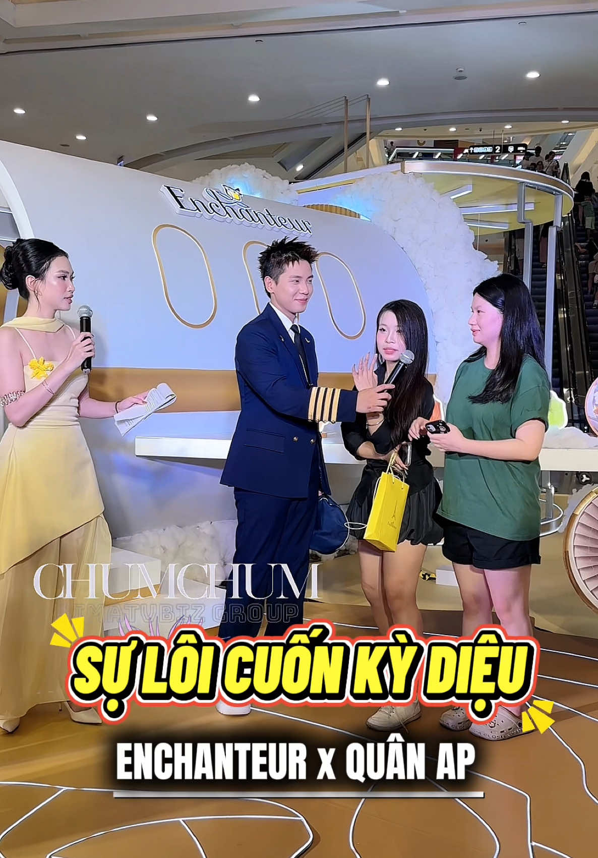 Tám Quân siêu điển trai nhiệt tình tham gia minigame với fan tại sự kiện Sự Lôi Cuốn Kỳ Diệu của Enchanteur diễn ra tại Crescent Mall tối 8.11 #Enchanteur #SuatamEnchanteur #SuLoiCuonKyDieu #ChumChum #EnchanteurByChumChum #quanap 