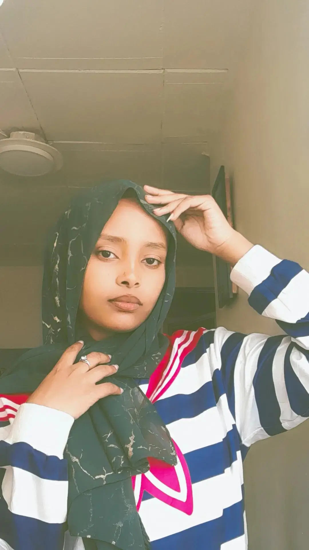 لي الوحيده الزايده الجمال