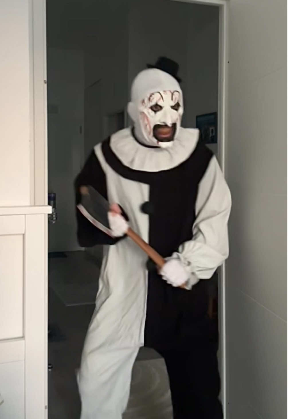 I found you 😈 @David Howard Thornton  • • • #terrifier #terrifier3 #rampage #scream #arttheclown 