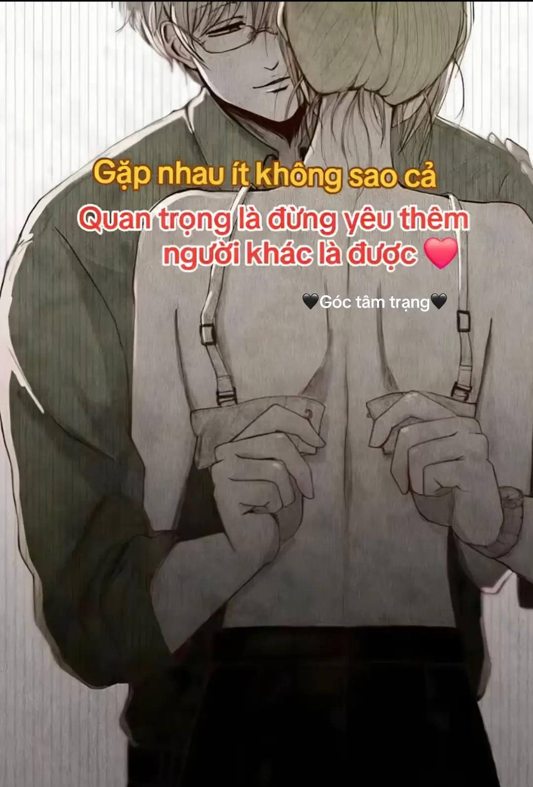 Những ngày đầu tiên làm quen, chúng ta có thể thức thâu đêm suốt sáng để kể lể cho nhau nghe những điều xoay quanh cuộc sống. Đơn giản vì chúng ta tò mò, muốn khám phá đối phương, đồng thời cũng muốn kéo đối phương vào vòng tròn sống của mình. Chúng ta có trăm ngàn cách để làm mới một câu chuyện cũ, có trăm ngàn lý do để tìm đến gặp mặt nhau. Chúng ta cũng có cả triệu lời thương yêu để nói... Cho nên, người ta vẫn nghĩ rằng những ngày đầu yêu nhau là những ngày đẹp nhất. Nhưng rồi, chúng ta bắt đầu xảy ra mâu thuẫn. Chúng ta không còn nghĩ mình sẽ vì ai đó mà tiếp tục cố găng nữa, bởi chúng ta chỉ muốn vì mình mà thôi. Chúng ta cũng thấy những thói quen cũ cứ lặp đi lặp lại một cách nhàm chán, yêu thương được thốt ra hằng ngày chẳng còn gì mới mẻ và tạo cảm giác khấp khởi chờ mong trong lòng chúng ta nữa... Vậy là chúng ta bắt đầu đổ lỗi. Chúng ta lại băt đầu căn nhăn và trở nên khó tính khi đối phương vô tình phạm lỗi. Nghe này, đời người có lúc thăng lúc trầm. Tình yêu cũng có lúc ngọt, lúc nhạt. Không cùng nhau vượt qua gian khó sao có thể hẹn ước thề bồi về một ngày sau xa xôi. Cho nên, khi đang có cạnh bên mình một mỗi quan hệ thật lòng, thì hãy nói với nhau câu níu giữ. Đừng vì những chuyện vụn vặt mà dễ dàng buông tay. Cũng đừng vì những lần xốc nổi mà đánh mất nhau. Có những thứ, đã mất thì không tìm lại được. buông tay thì cả đời không tìm thấy. #xuhuong #storybuon #thinhhanh #tamtrang #chiatay 