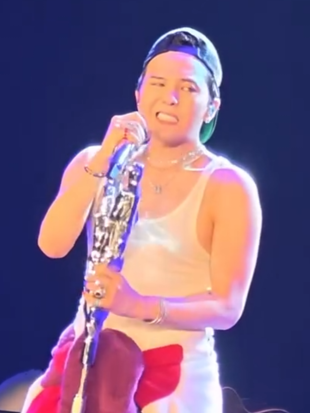 Nusuk bat ke ati ini laguuu ett dah 🥺🐉👑🤍 Übermensch IN Hanoi Day 1 Cr. OMU #gdragon #gdragonbigbang #kwonjiyong #jiyong #fyp 