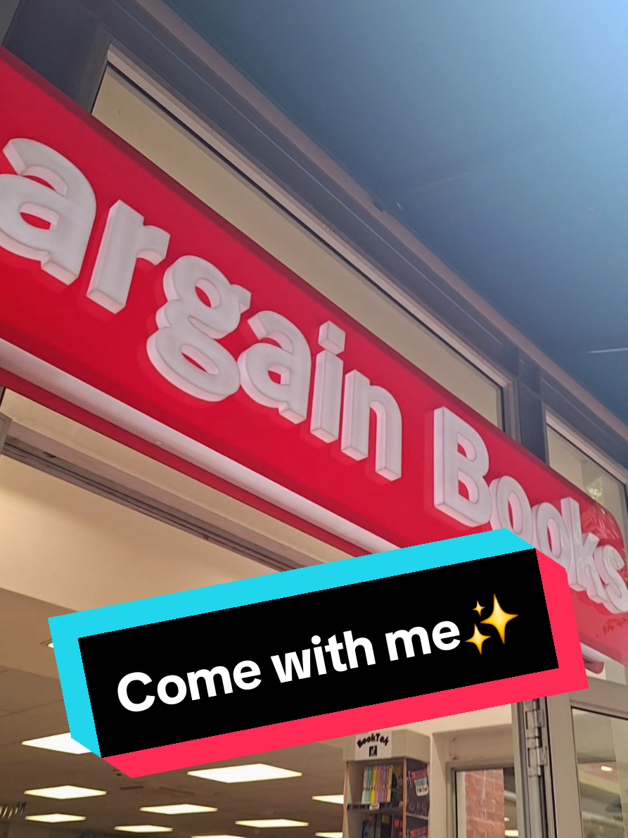 Come Book Shopping with me✨️ #bookshopping #comewithme #books #fyp #matealihazelwood 