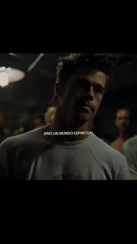 En el Club de la Pelea cuando Tyler menciona un mundo espiritual, no habla de religión, sino de una búsqueda interna de sentido, una rebelión contra el vacío existencial del hombre moderno. Para él la sociedad de consumo ha sustituido el alma por objetos, marcas y estatus. Entonces, el “mundo espiritual” sería aquello que se recupera cuando el individuo deja de definirse por lo material y se enfrenta a su verdadero yo, aunque desde la perspectiva de Tyler sea oscuro, doloroso o violento. #fightclub #clubdelapelea #bratpitt #mundoespiritual 