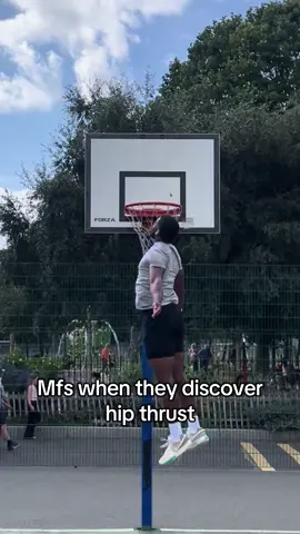 Hip thrust are a really good exercise for developing strong glutes, theyre important to jump high. #basketball #fyp #workouts #gym #bounce 