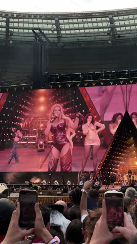 Honeyy 🐝🍯 #beyonce #beyonceparis #cowboycarter #beyoncé #cowboycartertour 