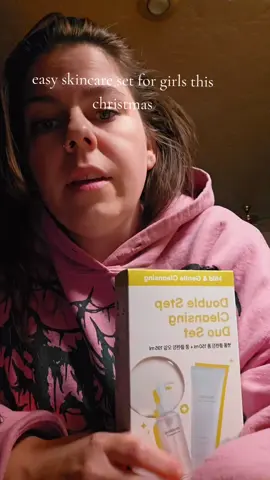 if your looking for an affordable christmas gifts for your daughter you need this #easyskincare #christmasgiftideas #giftideasforher #tiktokshopblackfriday #skincare 