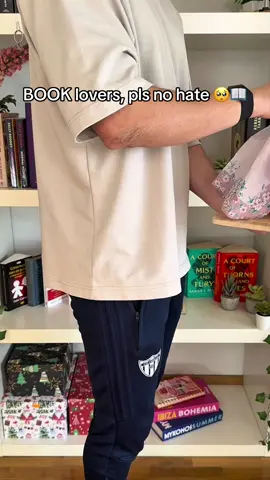 Book lovers pls no hate 🥹📚 #booklover #BookTok #bookgirlies #bookshelf 