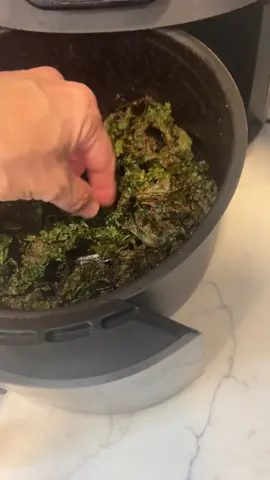 Kale chips in the air fryer! So delicious and easy. #kalechips #Recipe #easysnack