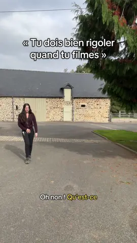 Oui 😂 clairement la vidéo où j’ai le plus rigolé, que ce soit l’écriture, le tournage ou le montage 😂