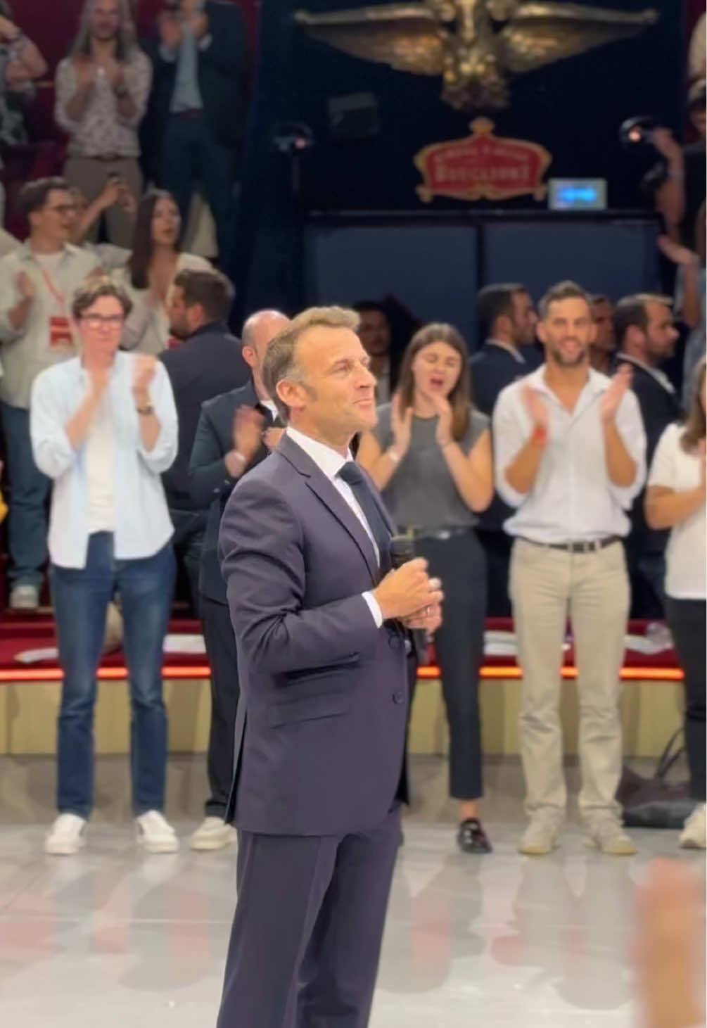 Lisez son bilan, vous comprendrez. 