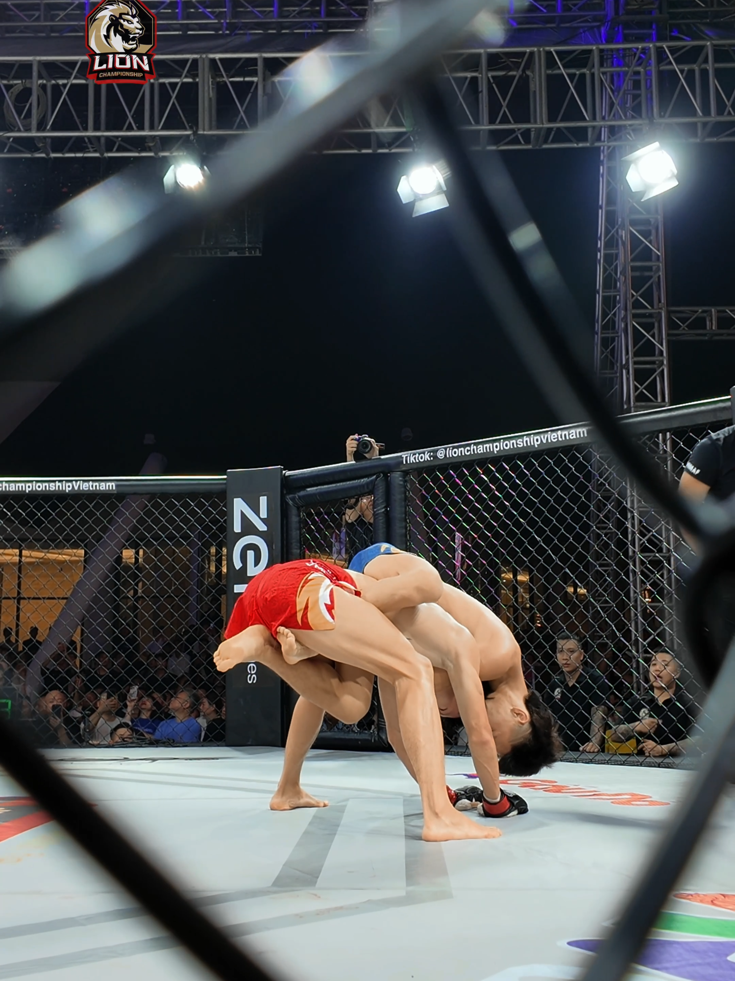 Cùng nhìn lại chuỗi kết thúc đẳng cấp của Châu La để khuất phục Hà Thế Anh bằng đón siết cổ sắc lẹm 🥶 #lionchampionship2025 #LIONChampionship #lc28 #lionchampionship28 #NationalPride #mma