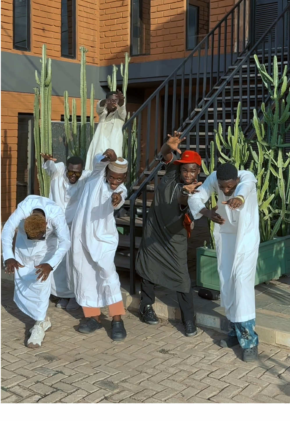 C’est la Tabaski 😅 MAADOU BESSÉ 🤭 @Didi B  @Rïcko king @🥳11 November🥳 @GODDANCE officiel 🇹🇬🔥 @JORIX  professeur de friperie @Misty28officiel #bodouin #didi 